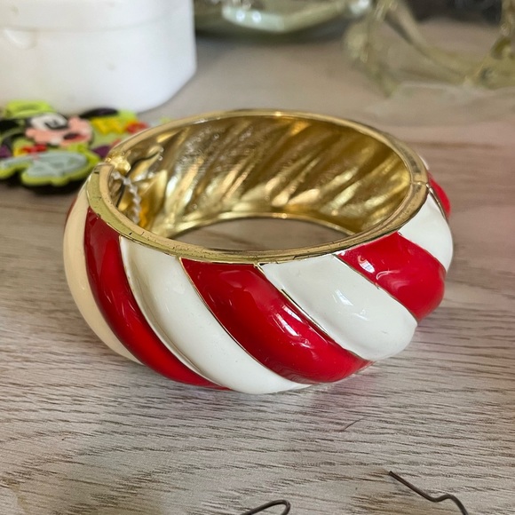 • Candy Cane Bangle • - Picture 3 of 8